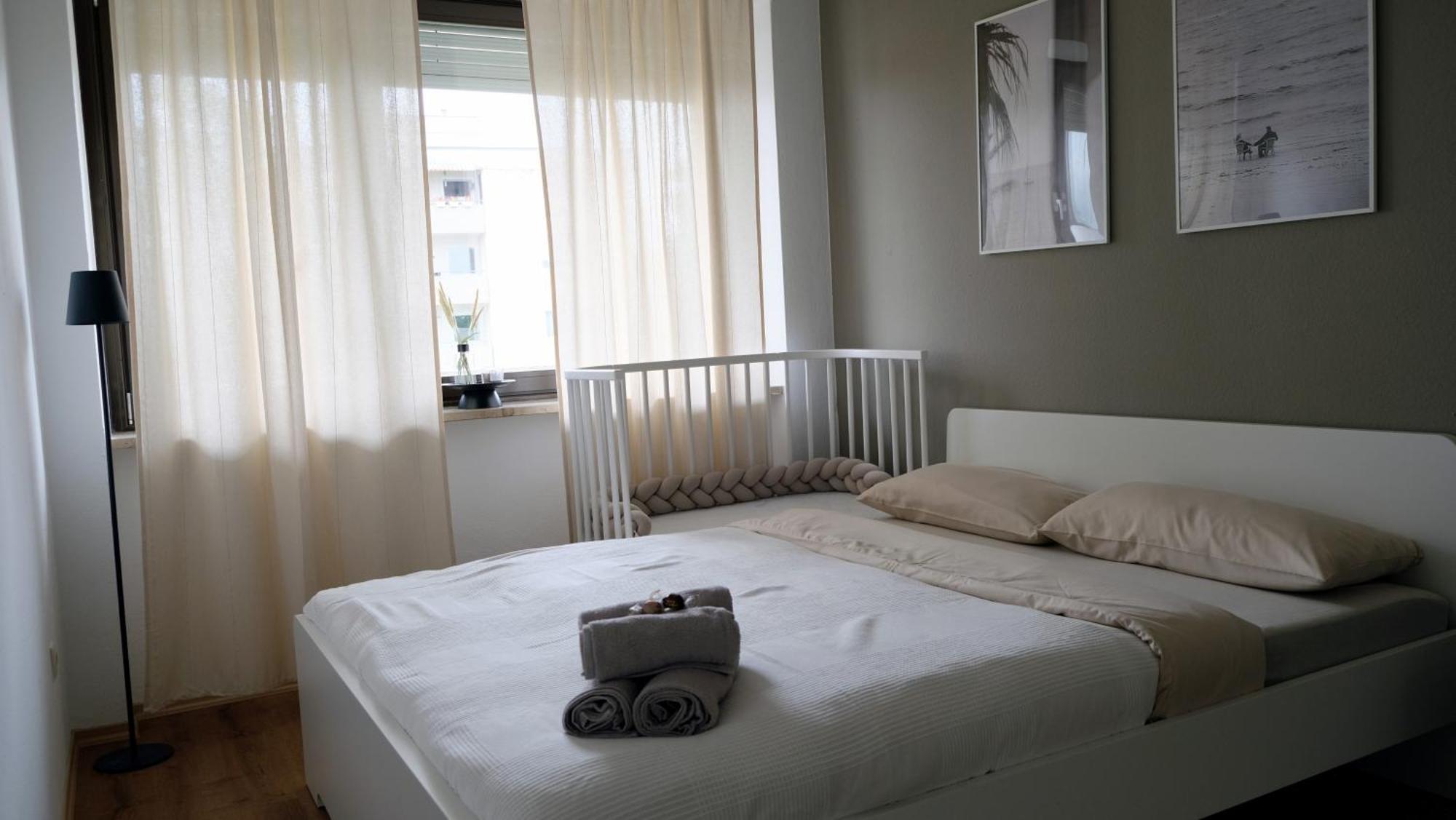 Casa Luxe - 120Qm - Zentral - Familienfreundlich - Parkplatz - 5Km Zum Legoland Appartement Günzburg Buitenkant foto